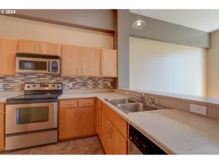 Photo #5: 24209521 Listing