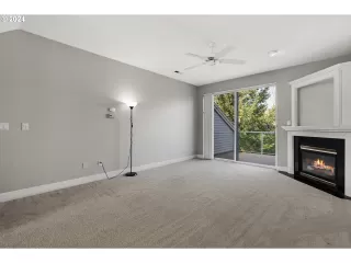 Photo #5: 24210278 Listing