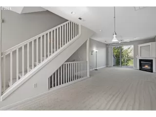 Photo #6: 24210278 Listing