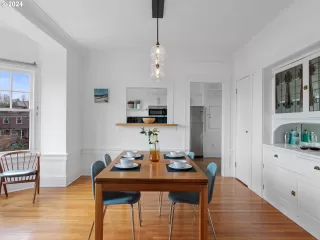 Photo #2: 24210503 Listing