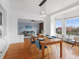 Photo #6: 24210503 Listing