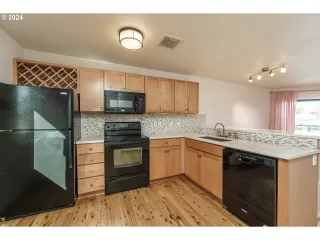 Photo #2: 24211263 Listing