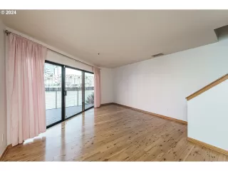 Photo #5: 24211263 Listing