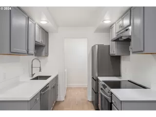 Photo #1: 24212093 Listing