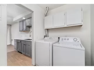 Photo #3: 24212093 Listing