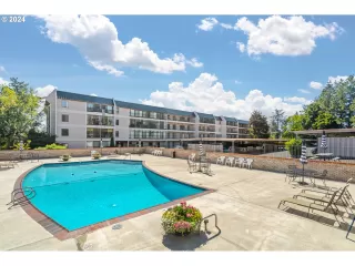 Photo #5: 24212093 Listing