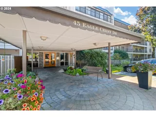 Photo #6: 24212093 Listing