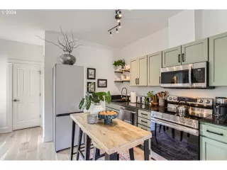 Photo #6: 24212435 Listing 