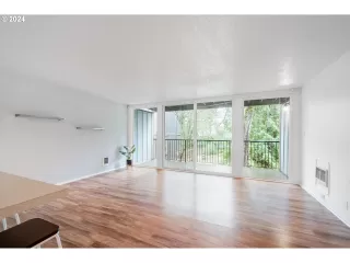 Photo #2: 24212593 Listing