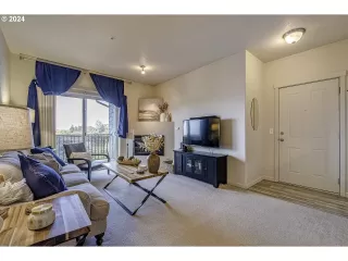 Photo #4: 24212617 Listing