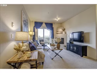 Photo #5: 24212617 Listing