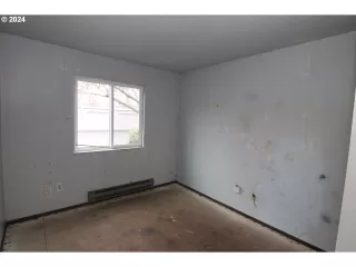 Photo #5: 24213079 Listing