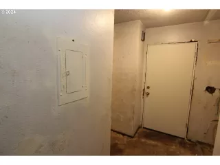 Photo #6: 24213079 Listing