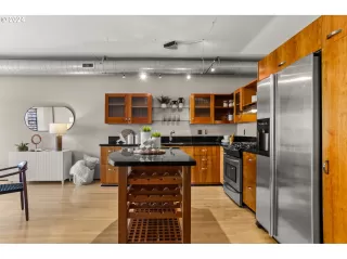 Photo #5: 24213223 Listing