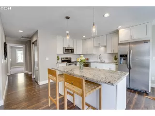 Photo #2: 24213242 Listing