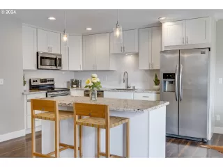 Photo #3: 24213242 Listing