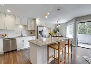 Photo #4: 24213242 Listing