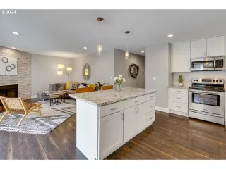 Photo #6: 24213242 Listing