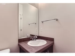 Photo #5: 24213900 Listing