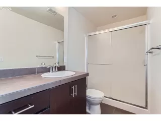 Photo #6: 24213900 Listing