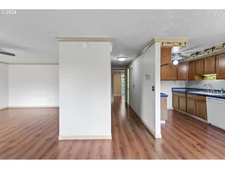 Photo #3: 24214292 Listing