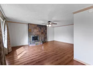 Photo #4: 24214292 Listing