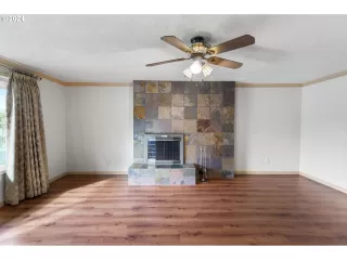 Photo #5: 24214292 Listing