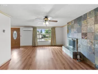 Photo #6: 24214292 Listing