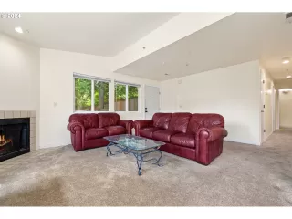 Photo #4: 24214471 Listing