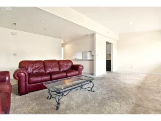 Photo #5: 24214471 Listing