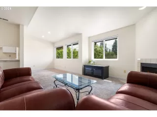 Photo #6: 24214471 Listing