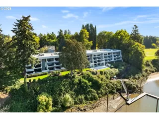 Photo #4: 24214611 Listing