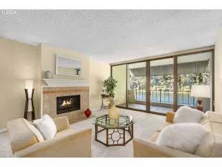 Photo #5: 24214611 Listing