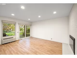 Photo #2: 24214797 Listing 