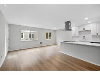 Photo #2: 24215118 Listing