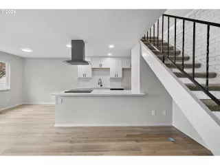 Photo #3: 24215118 Listing