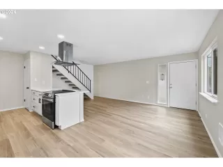 Photo #5: 24215118 Listing