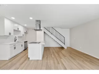 Photo #6: 24215118 Listing