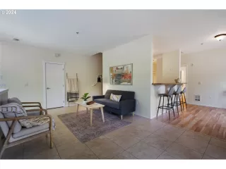 Photo #4: 24216954 Listing