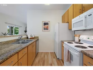 Photo #6: 24216954 Listing