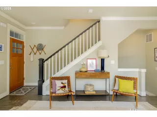 Photo #4: 242175914 Listing