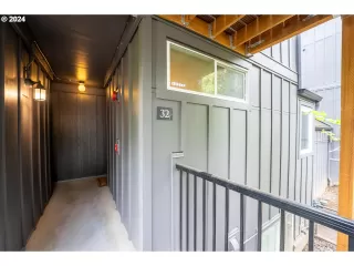 Photo #4: 24218515 Listing