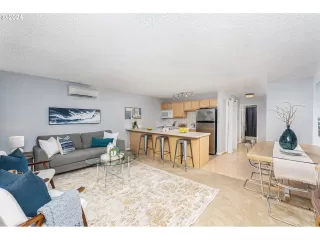 Photo #5: 24218515 Listing