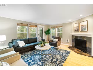 Photo #4: 24218800 Listing