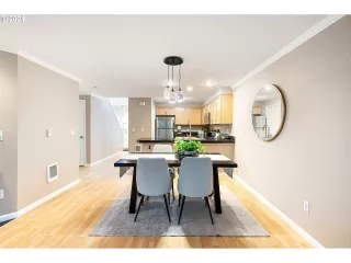 Photo #6: 24218800 Listing