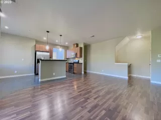 Photo #5: 24220867 Listing