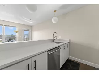 Photo #3: 24221364 Listing