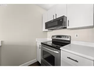 Photo #4: 24221364 Listing