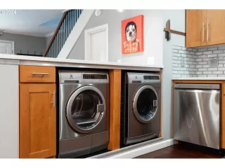 Photo #6: 24221821 Listing 