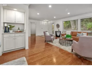 Photo #4: 24222370 Listing 